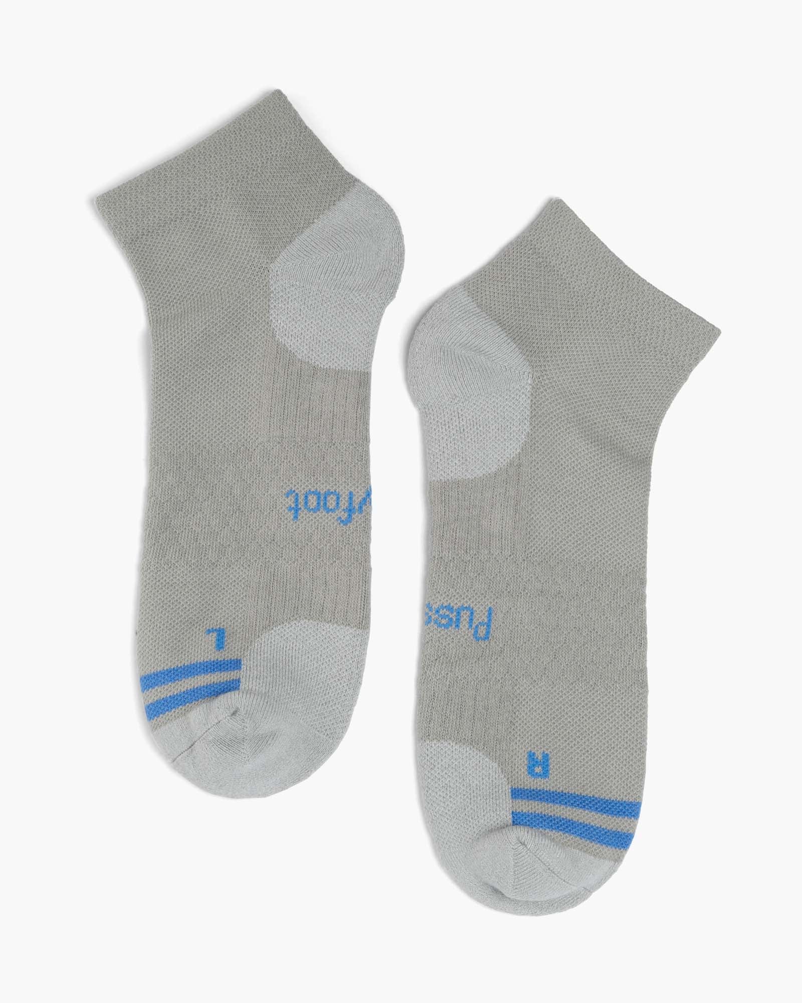 Grey sport ankle sock with blue accents